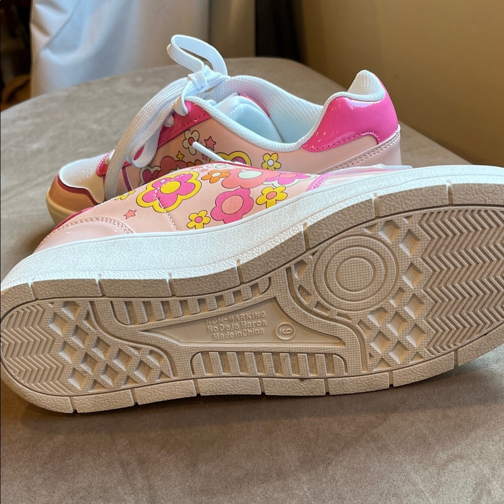 Barbie Gym Shoes Size 9 - Picture 6 of 12